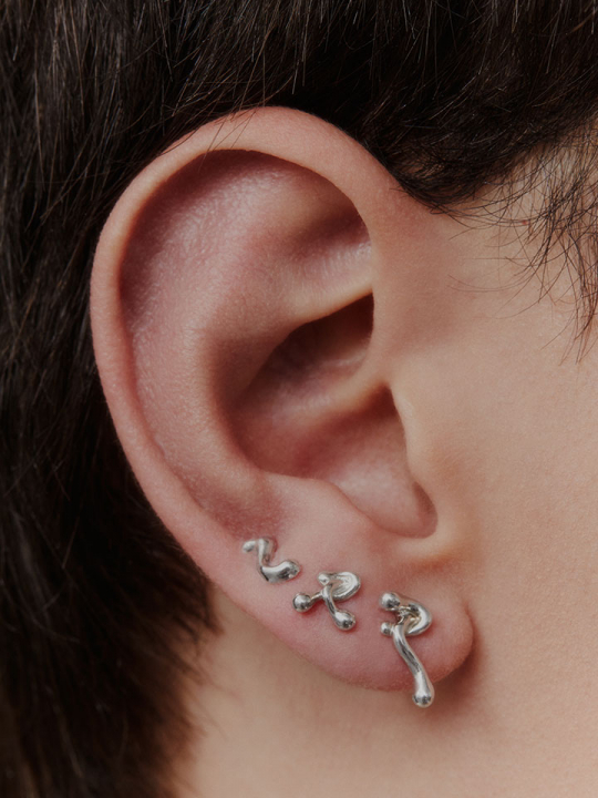 Lotus Stud Silver (One) dans le groupe Boucles d'oreilles / Boucles d'oreilles en argent chez SCANDINAVIAN JEWELRY DESIGN (101002AG)
