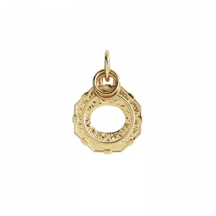 Yasmeen Charm Goldplated Silver (One) dans le groupe  chez SCANDINAVIAN JEWELRY DESIGN (100795YG)