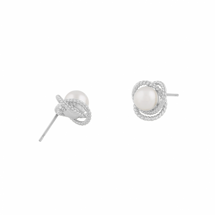 Lydia pearl ear Argent dans le groupe Boucles d'oreilles / Boucles d'oreilles à perles chez SCANDINAVIAN JEWELRY DESIGN (1292-6100-010)