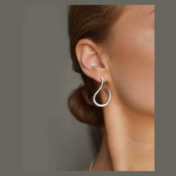 Breeze d'oreille Argent dans le groupe Boucles d'oreilles / Boucles d'oreilles en argent chez SCANDINAVIAN JEWELRY DESIGN (BEE-E2M000-S)