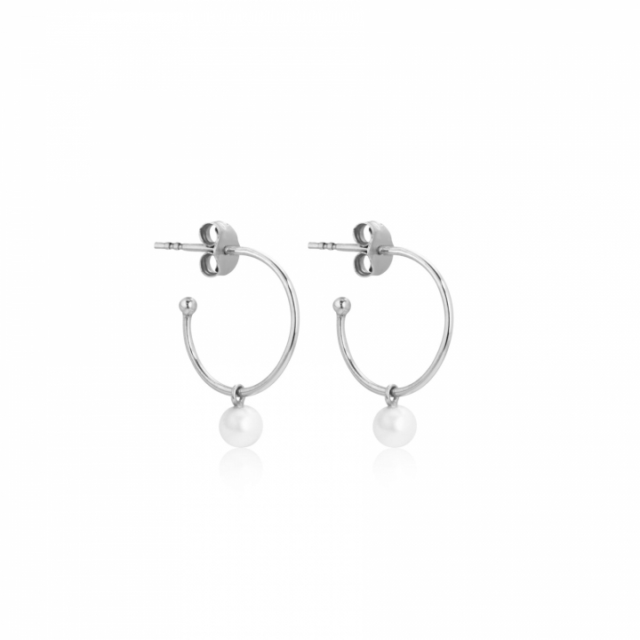 Pearl Mini Hoops Boucle d'oreille (Argent) dans le groupe Boucles d'oreilles / Boucles d'oreilles à perles chez SCANDINAVIAN JEWELRY DESIGN (E2105RHS0-OS)
